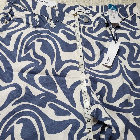 Retro Funky Blue and White Swirl High Rise Skate Jeans Size 1X - Picture 4 of 7